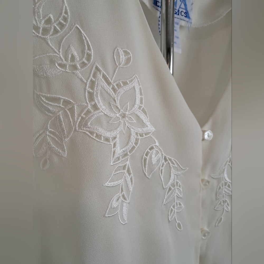 BFA Classics Vintage embroidered flowy button up blouse